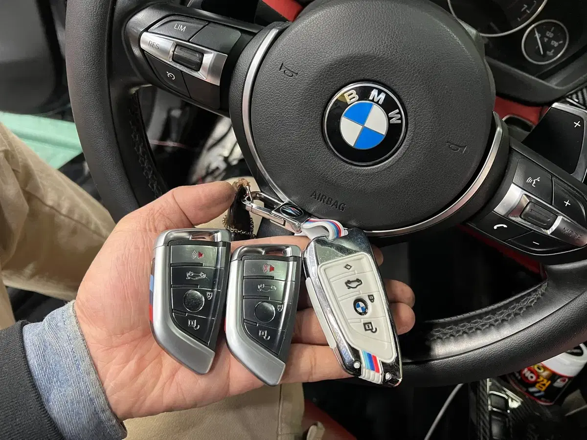 BMW 자동차키 핸들락 시동안걸리고 차문 개폐불가 긴급상황 출장 복사수리